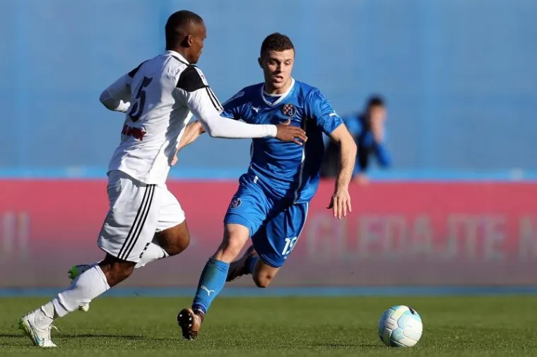 Dinamo i Rijeka, prva i druga momčad prvenstva, slavile su u 26. kolu 1. HNL istim rezultatom, 2:1. Dinamo je pobijedio Slaven Belupo, a Rijeka Osijek.
