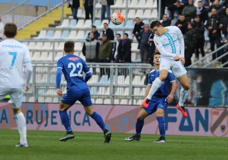 Dinamo i Rijeka, prva i druga momčad prvenstva, slavile su u 26. kolu 1. HNL istim rezultatom, 2:1. Dinamo je pobijedio Slaven Belupo, a Rijeka Osijek.
