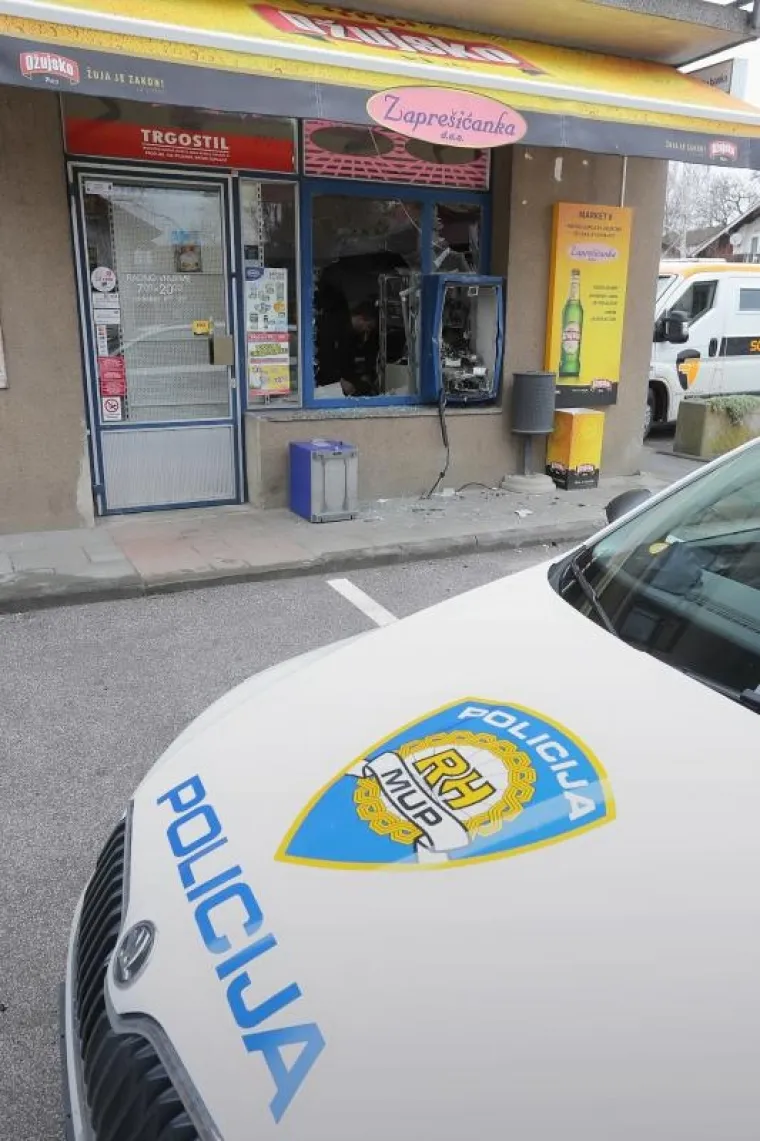 Pokušaj pljačke bankomata u Pojatnom. Pljačkaši su koristili dinamit.