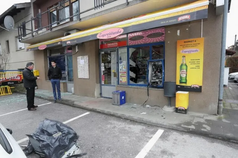 Pokušaj pljačke bankomata u Pojatnom. Pljačkaši su koristili dinamit.