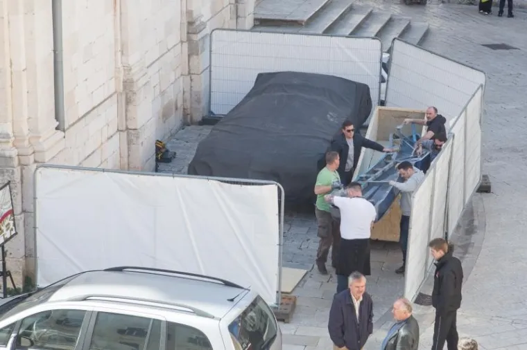 Radnici su pod paravanima montirali vozilo koje je najsličnije landspeederu.