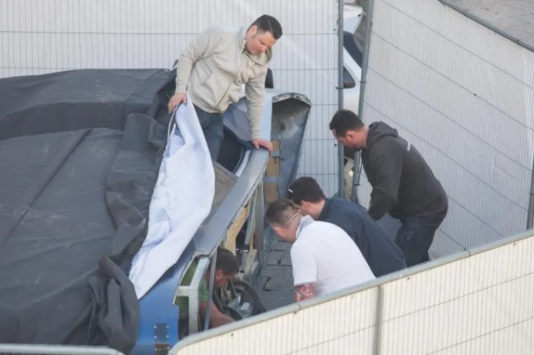 ŽURBA NA STRADUNU: Kamere uhvatile neobično vozilo - je li riječ o landspeederu?