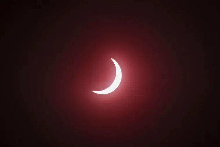 SPEKTAKL NA NEBU: Pogledajte kako je izgledala pomrčina Sunca