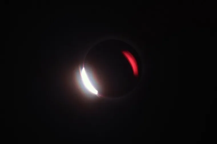 SPEKTAKL NA NEBU: Pogledajte kako je izgledala pomrčina Sunca