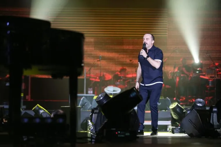 POGLEDAJTE &Scaron;TO JE ODJENULA: Maja &Scaron;uput povela frendice na Tonyjev koncert za Dan žena