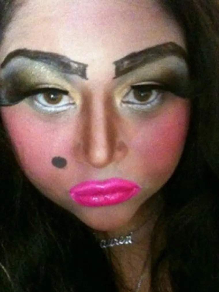 STRA&Scaron;ILA ILI KLAUNOVI? Na &scaron;to vas vi&scaron;e podsjećaju žene iz galerije?