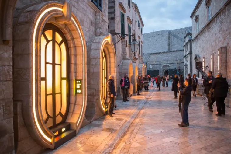 PROBLEMI U DUBROVNIKU: Letjelica iz 'Star Warsa' se zabila u stup i odlomila ga
