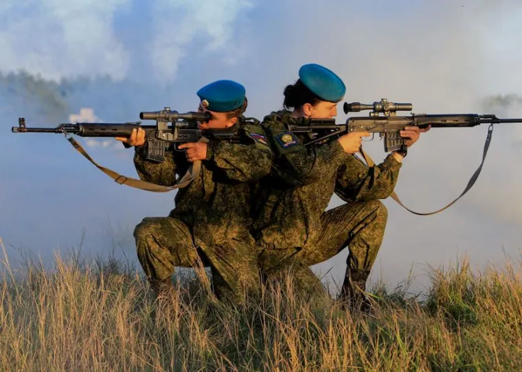 Djevojke pohađaju Vi&scaron;u zrakoplovnu &scaron;kolu