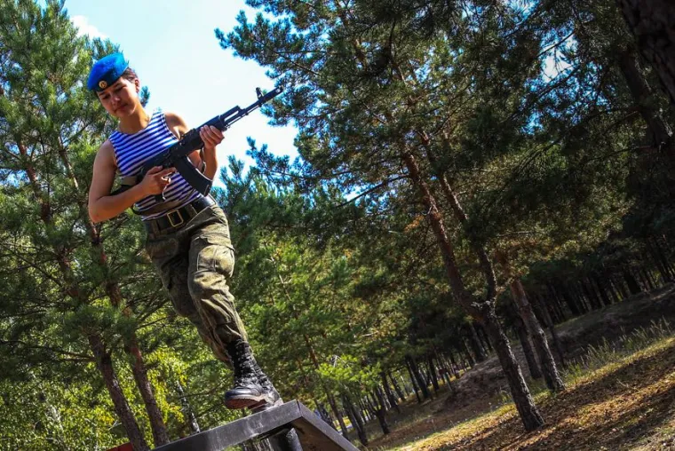 UBOJITE LJEPOTICE: Rusko ministarstvo obrane pohvalilo se svojim opakim kadetkinjama