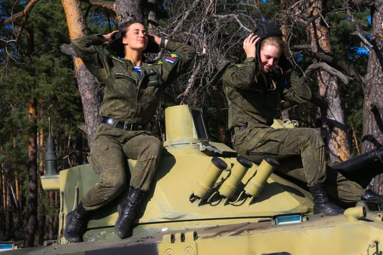 UBOJITE LJEPOTICE: Rusko ministarstvo obrane pohvalilo se svojim opakim kadetkinjama