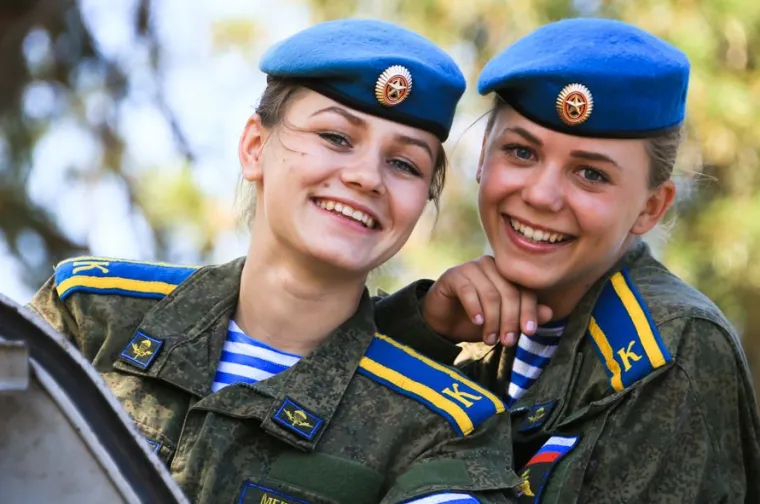 UBOJITE LJEPOTICE: Rusko ministarstvo obrane pohvalilo se svojim opakim kadetkinjama