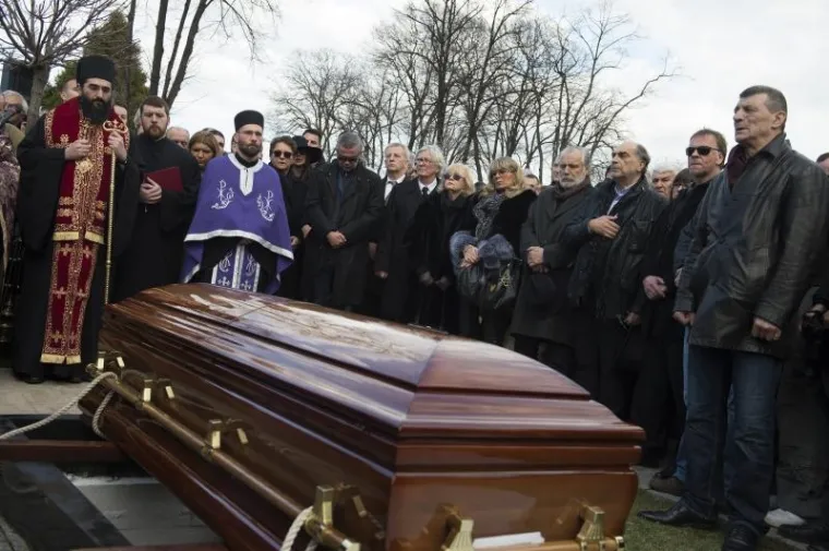 Srbija se oprostila od velikana Dragana Nikolića