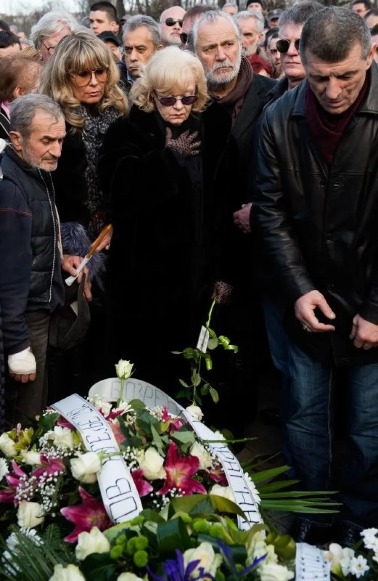 Srbija se oprostila od velikana Dragana Nikolića