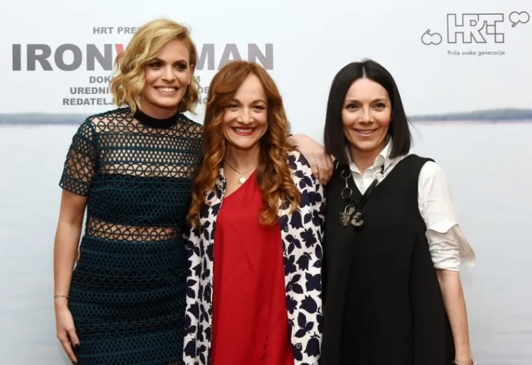 KAKVE SU TO SANDALE?! Nevena Rendeli privlačila pozornost u prozirnoj haljini