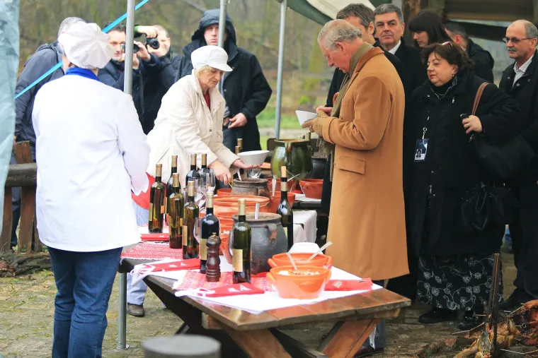 Princ uživao u ljepotama Kopačkog rita, a još više u ribljem paprikašu
