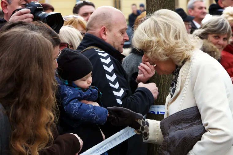 Prinčevski par u Osijeku uživao u domaćim mesnim delicijama i vinu