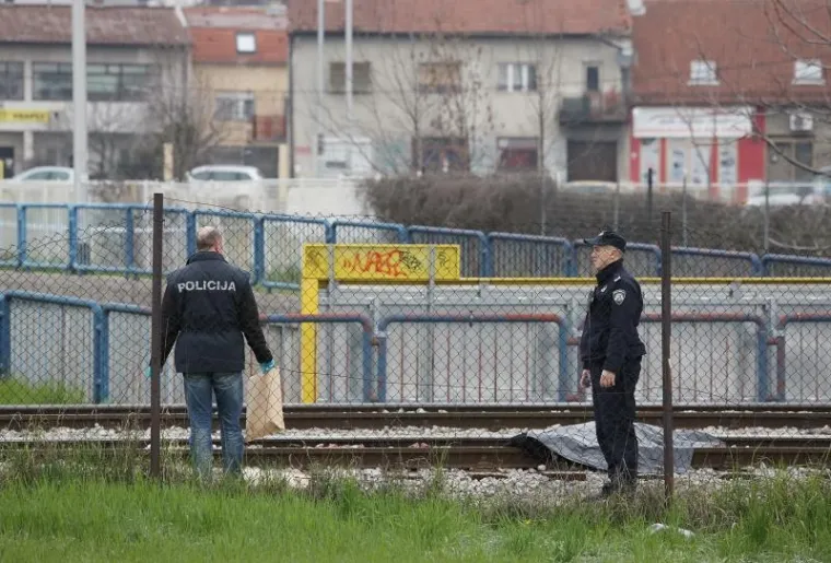 Putnički vlak naletio na nepoznatu osobu