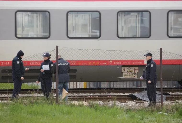 Putnički vlak naletio na nepoznatu osobu