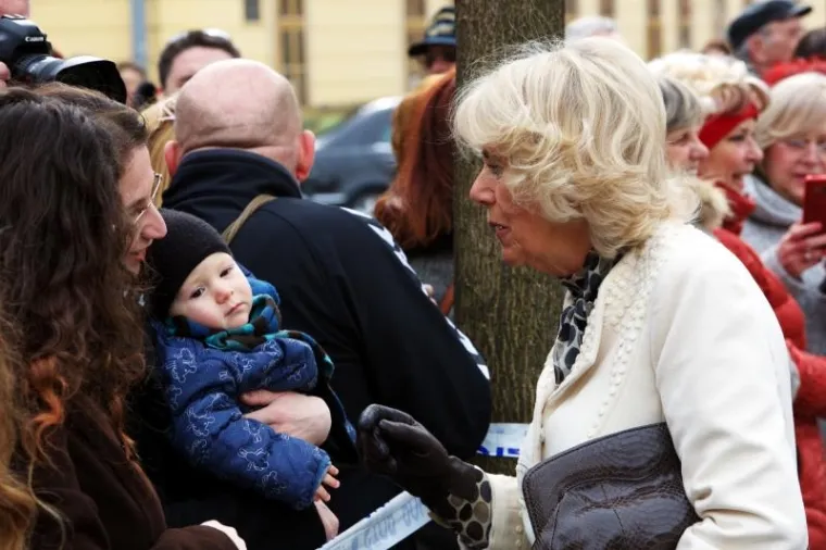 POSJET OSIJEKU: Princ Charles i Camilla pro&scaron;etali centrom grada i Tvrđom