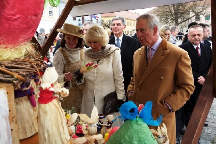 POSJET OSIJEKU: Princ Charles i Camilla pro&scaron;etali centrom grada i Tvrđom