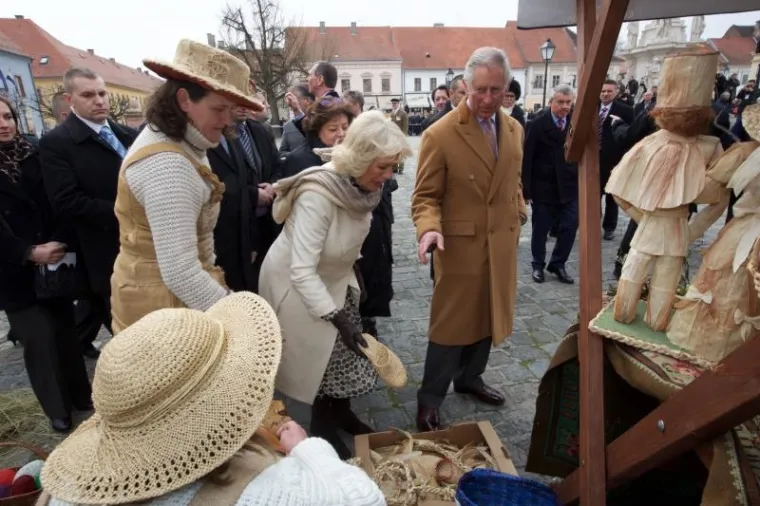 POSJET OSIJEKU: Princ Charles i Camilla pro&scaron;etali centrom grada i Tvrđom