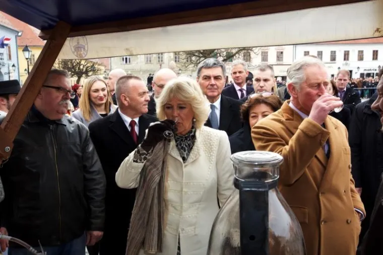 POSJET OSIJEKU: Princ Charles i Camilla pro&scaron;etali centrom grada i Tvrđom