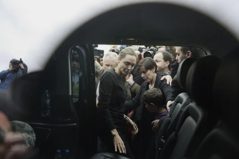 Angelina Jolie posjetila izbjeglice u Pireju