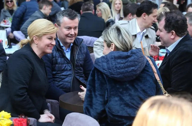 DOBRO RASPOLOŽENI DRŽAVNI VRH: Kolinda i suprug Jakov kavu popili s Tihomirom i Sanjom Orešković