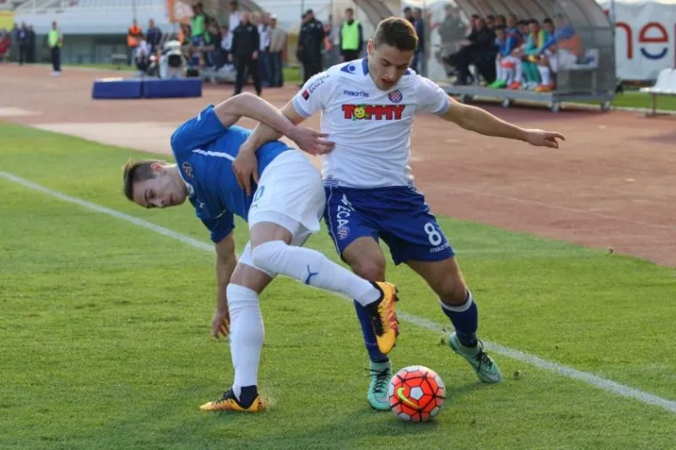 Četiri dana nakon njihova okr&scaron;aja u polufinalu Kupa, nogometa&scaron;i Hajduka i Dinama jo&scaron; su se jednom sudarili u lijepoj atmosferi Poljuda, ovaj put u sklopu prvenstva.
