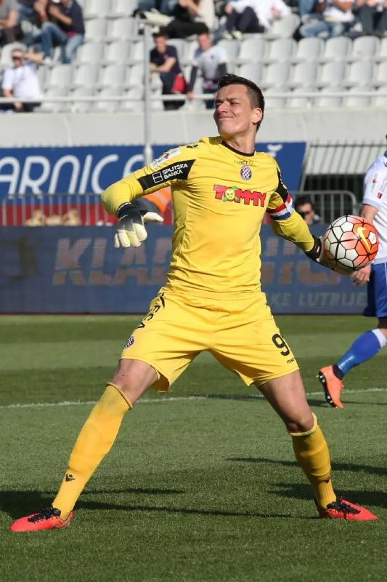 Četiri dana nakon njihova okr&scaron;aja u polufinalu Kupa, nogometa&scaron;i Hajduka i Dinama jo&scaron; su se jednom sudarili u lijepoj atmosferi Poljuda, ovaj put u sklopu prvenstva.