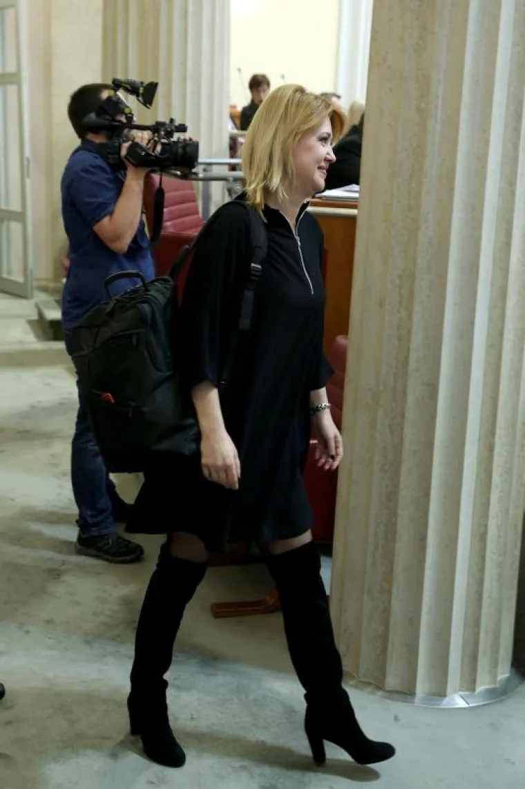 SABORNICA KAO MODNA PISTA: Svi su gledali u noge Milanke Opačić!