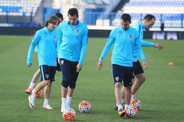 IZVRSNA ATMOSFERA: Trening Vatrenih u Osijeku