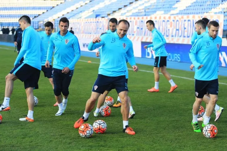 IZVRSNA ATMOSFERA: Trening Vatrenih u Osijeku