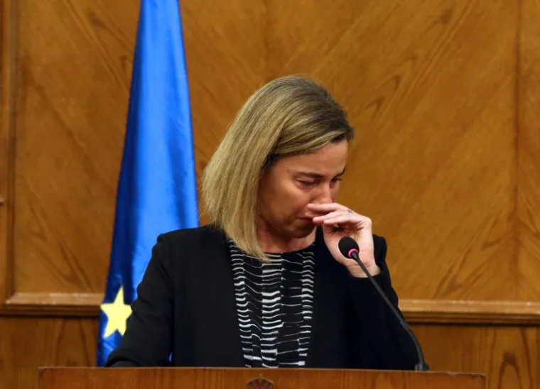 Šefica međunarodne politike Europske Unije Federica Mogherini zaplakala je tijekom zajedničke konferencije za tisak u Ammanu, nakon što je primila vijest o seriji eksplozija u Bruxellesu.