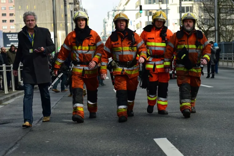 Vatrogasci stižu u Maalbeek postaju.