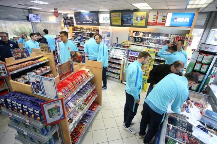 U NEVJERICI: Vatreni iznenadili obožavatelje na putu prema Osijeku