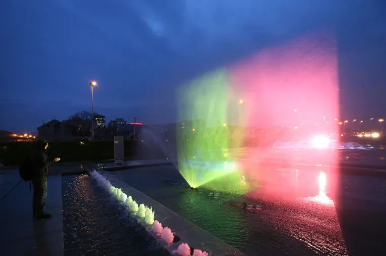 Zagrebačke fontane osvijetljene su bojama belgijske zastave