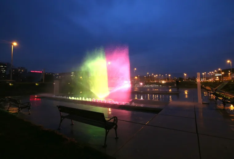 Zagrebačke fontane osvijetljene su bojama belgijske zastave