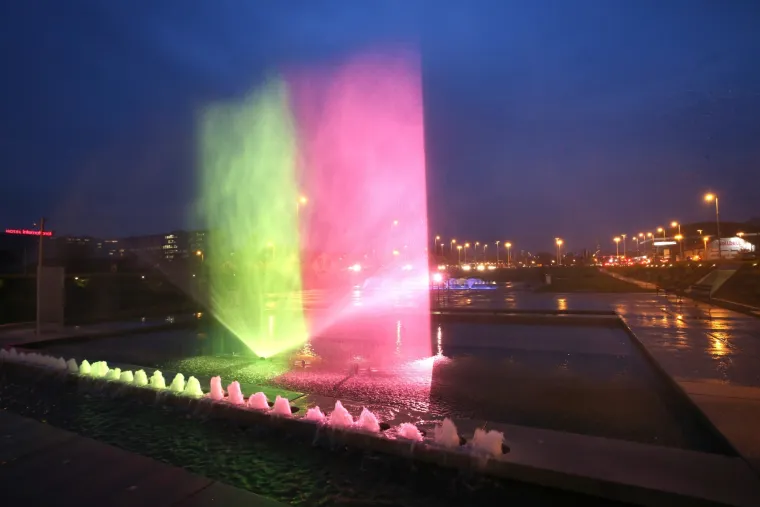 Zagrebačke fontane osvijetljene su bojama belgijske zastave