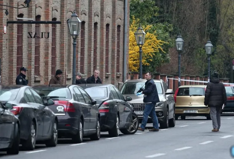 Sumnjivi je Mercedes bio parkiran pred Gliptotekom