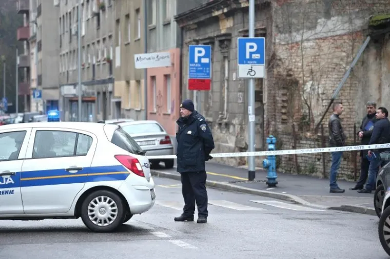 Nakon toga je policija brzo blokirala dio te ulice, između Male ulice i Kaptol centra