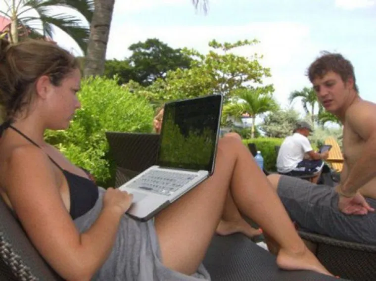 NE PRESTAJU BULJITI: Kad dečki vide nešto što im se svidi, sva suptilnost pada u vodu