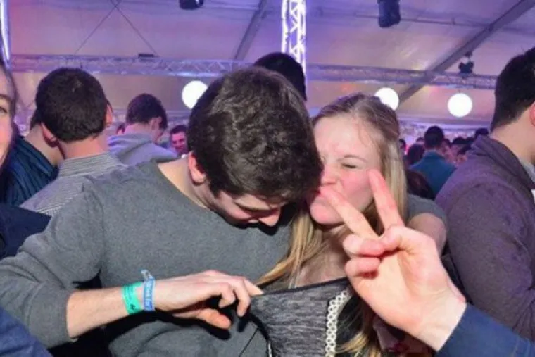 NE PRESTAJU BULJITI: Kad dečki vide nešto što im se svidi, sva suptilnost pada u vodu