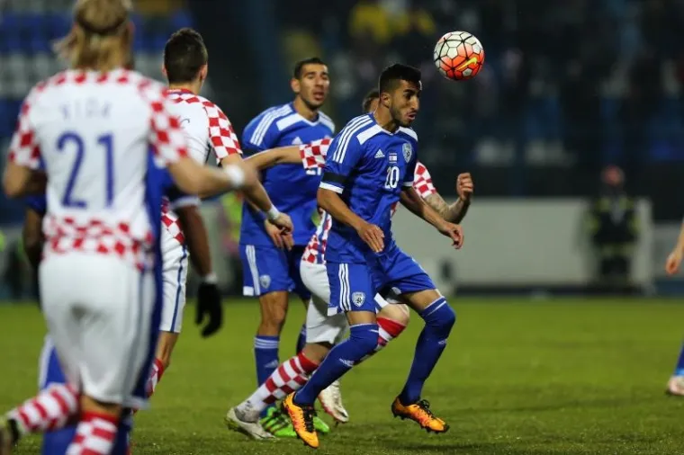 Hrvatska je u prijateljskoj utakmici u osječkom Gradskom vrtu s 2:0 pobijedila Izrael golovima Peri&scaron;ića i Brozovića