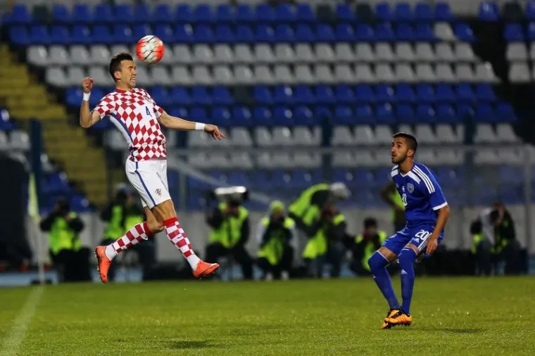 Hrvatska je u prijateljskoj utakmici u osječkom Gradskom vrtu s 2:0 pobijedila Izrael golovima Peri&scaron;ića i Brozovića