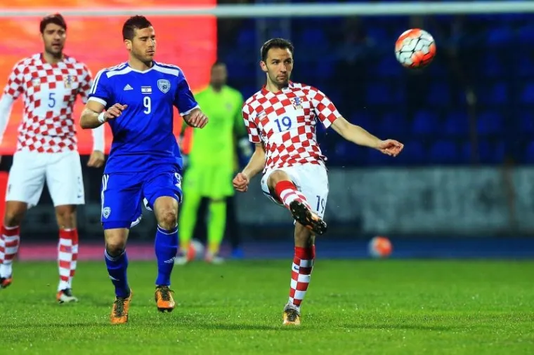 Hrvatska je u prijateljskoj utakmici u osječkom Gradskom vrtu s 2:0 pobijedila Izrael golovima Peri&scaron;ića i Brozovića