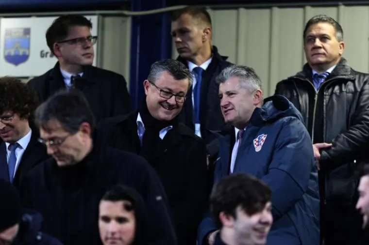 Na tribinama osječkog stadiona bio je i hrvatski premijer Tihomir Ore&scaron;ković u dru&scaron;tvu predsjednika HNS-a Davora &Scaron;ukera