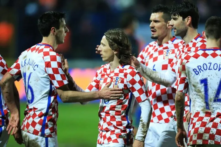 Hrvatska je u prijateljskoj utakmici u osječkom Gradskom vrtu s 2:0 pobijedila Izrael golovima Peri&scaron;ića i Brozovića