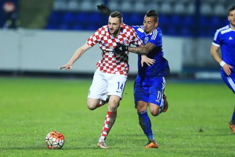 Hrvatska je u prijateljskoj utakmici u osječkom Gradskom vrtu s 2:0 pobijedila Izrael golovima Peri&scaron;ića i Brozovića