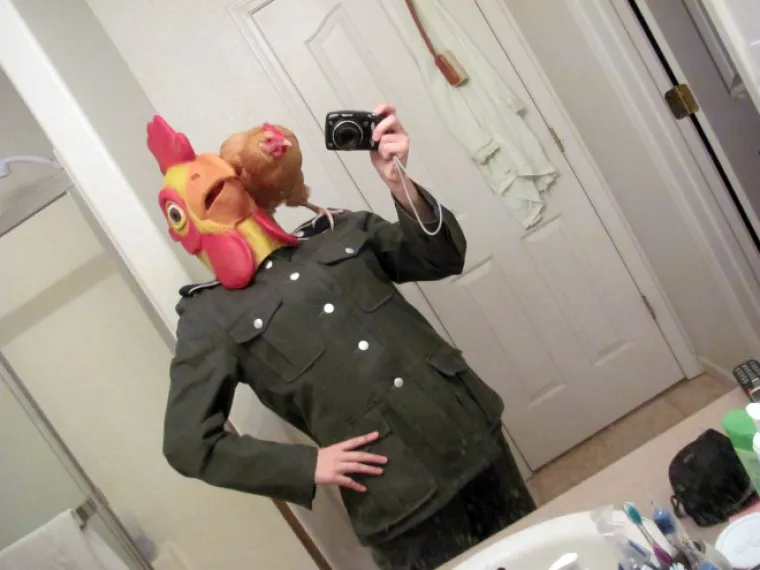 Ljudi koji se vole puno slikati u albumima sigurno imaju i slike kojih se ne ponose. Vjerovali ili ne, slike koje vam prenosimo u galeriji objavili su sami autori, vjerojatno jer se ponose njima.